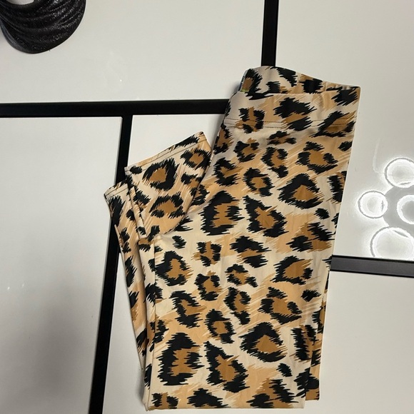Sundanwg Animal Print Leggings - Tan and Black woman - Picture 2 of 5